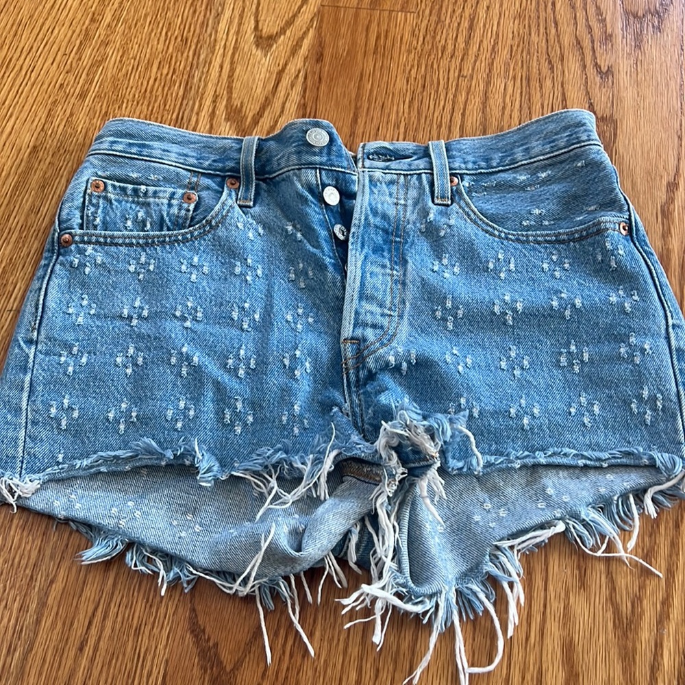 Levi’s high rise festival button fly jean shorts 26 with texture frayed